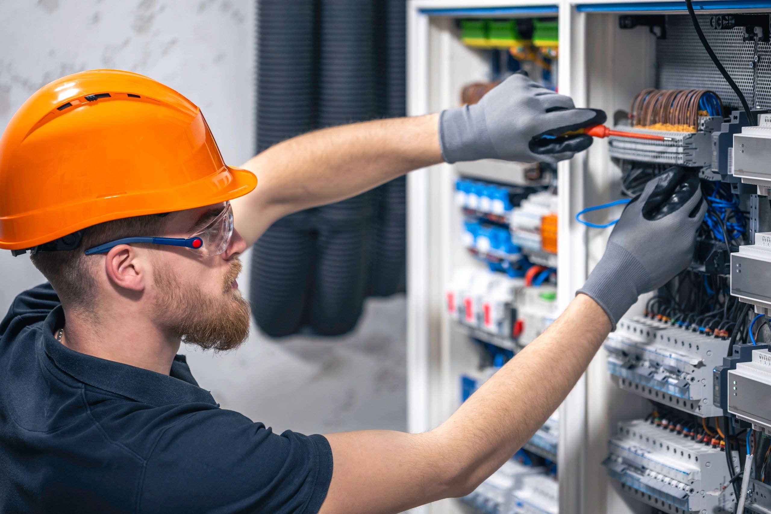İBRA ELEKTRİK profesyonel ekibi