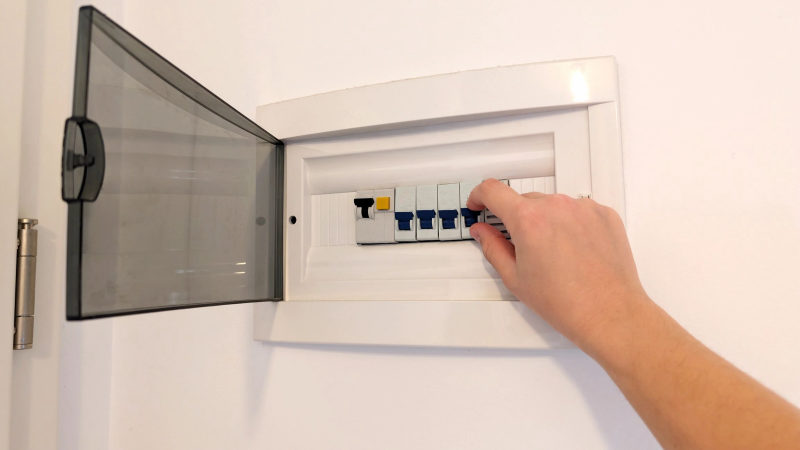 Elektrik Sigortası Neden Atar? Nedenleri ve Çözümleri